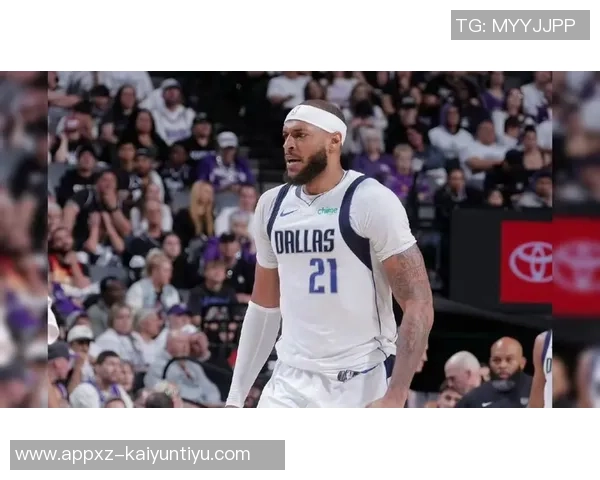 凯莱布乐福表现出色15投8中斩获24分三分球命中率高达60 凯莱布乐福表现出色15投8中斩获24分三分球命中率高达60