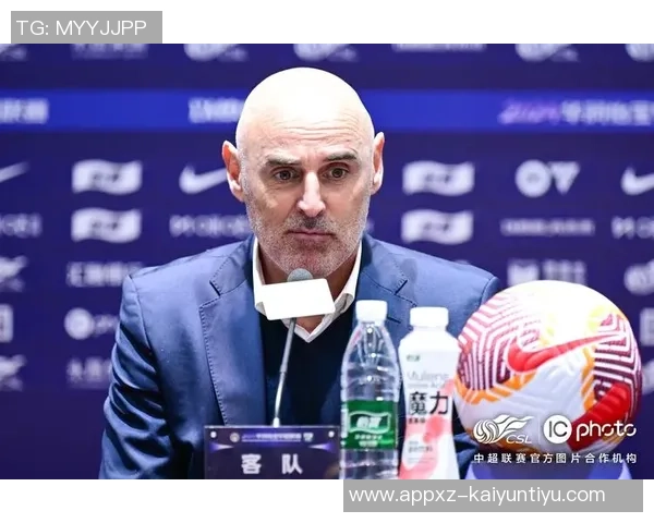 海港队在主教练穆斯卡特的带领下全力备战重返赛场迎接新挑战 海港队在主教练穆斯卡特的带领下全力备战重返赛场迎接新挑战